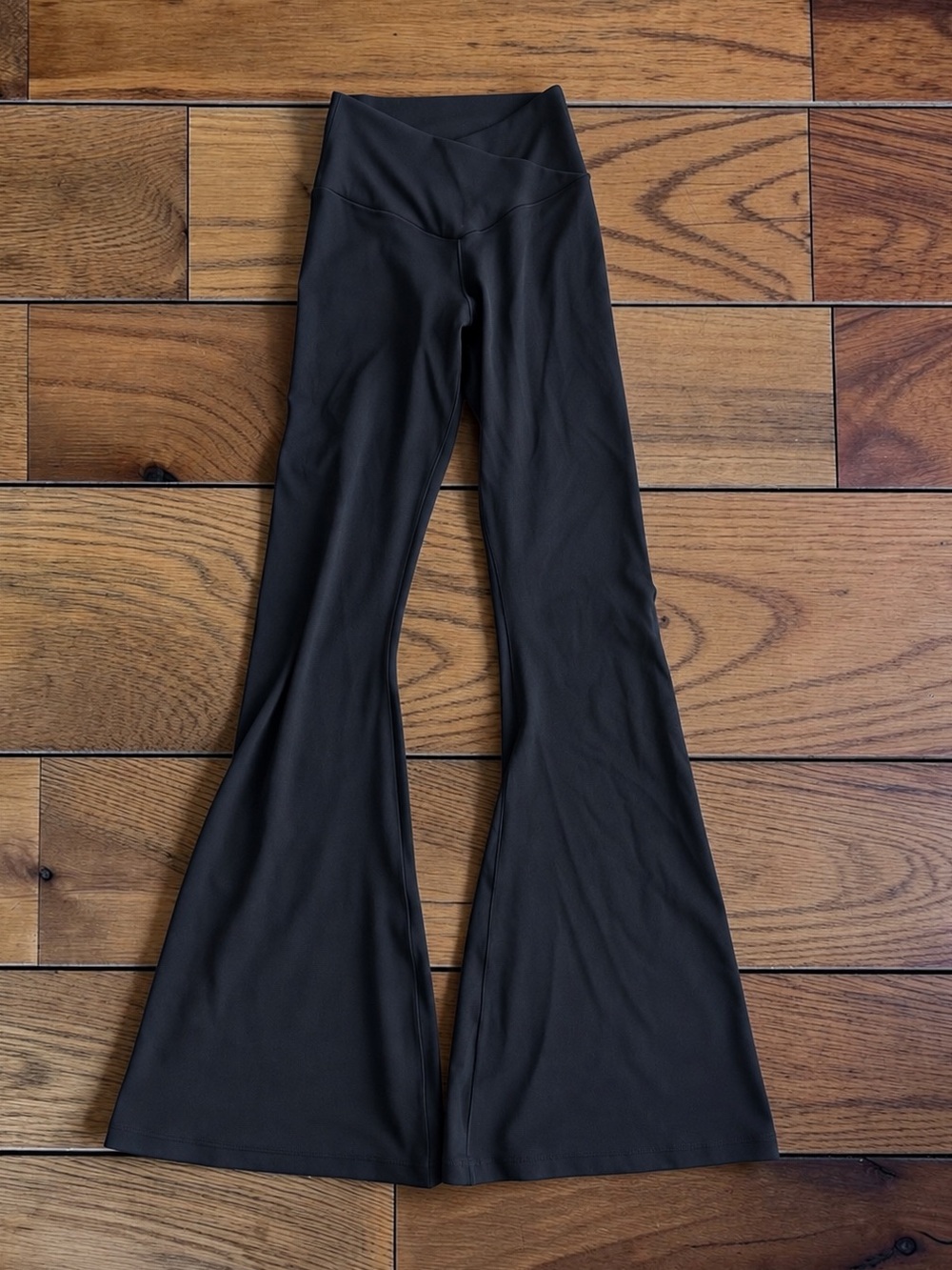 Women’s OFFLINE by Aerie Real Me Crossover Flare Leggings Black S